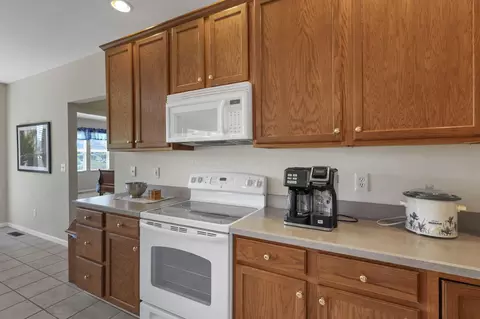 Kitchen - 103 Trail East SW, Pataskala, OH 43062 photo 7 of 7