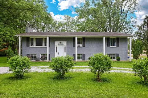 6573 Canyon Rd SE, Hebron, OH 43025