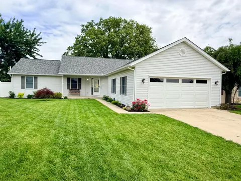 1221 Woodline Dr, Marysville, OH 43040