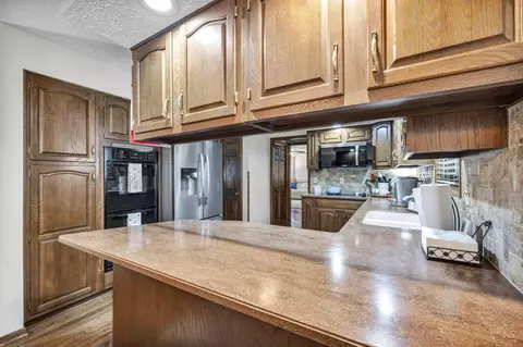 Kitchen - 521 Garden Pl, Marion, OH 43302 photo 6 of 6