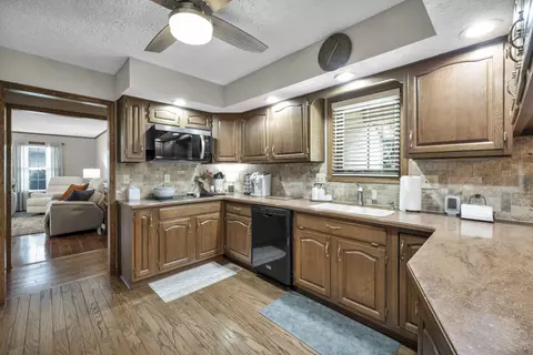 Kitchen - 521 Garden Pl, Marion, OH 43302 photo 3 of 6