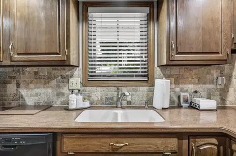 Kitchen - 521 Garden Pl, Marion, OH 43302 photo 4 of 6