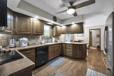 Kitchen - 521 Garden Pl, Marion, OH 43302 photo 1 of 6
