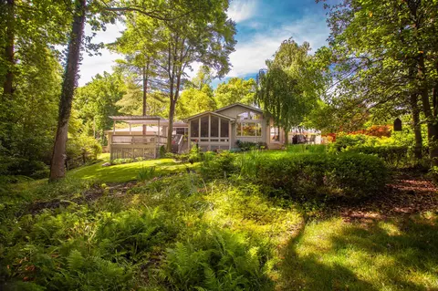 890 Plum Tree Dr, Columbus, OH 43235