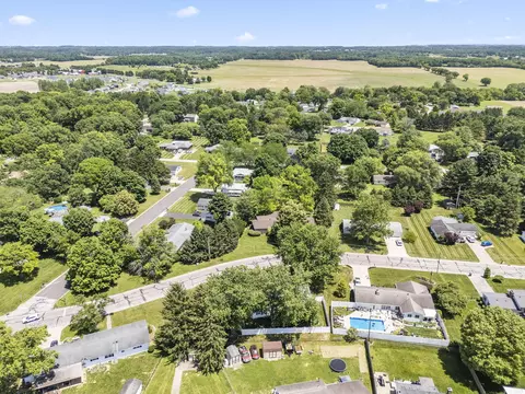 View/Area - 585 Edgewood Dr, Circleville, OH 43113 photo 2 of 8