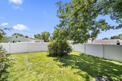 Exterior - 585 Edgewood Dr, Circleville, OH 43113 photo 16 of 18