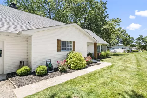 Exterior - 585 Edgewood Dr, Circleville, OH 43113 photo 3 of 18