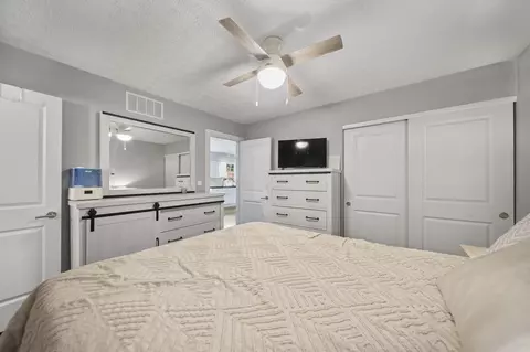 Bedroom - 585 Edgewood Dr, Circleville, OH 43113 photo 2 of 7