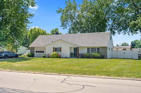 Exterior - 585 Edgewood Dr, Circleville, OH 43113 photo 5 of 18