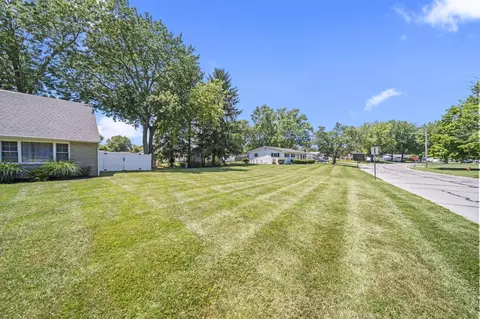 Exterior - 585 Edgewood Dr, Circleville, OH 43113 photo 10 of 18