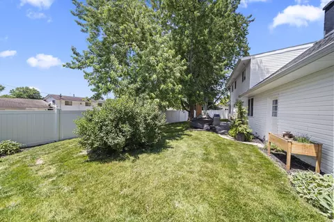 Exterior - 585 Edgewood Dr, Circleville, OH 43113 photo 15 of 18