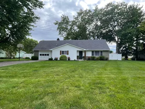585 Edgewood Dr, Circleville, OH 43113