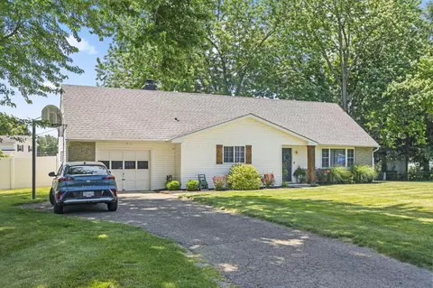 Exterior - 585 Edgewood Dr, Circleville, OH 43113 photo 4 of 18
