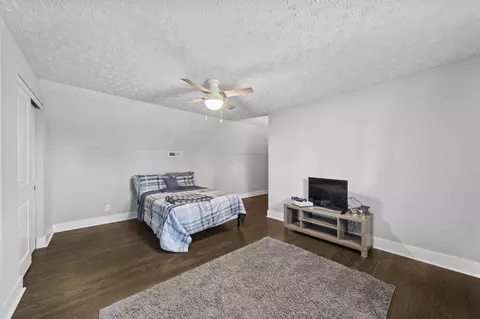 Bedroom - 585 Edgewood Dr, Circleville, OH 43113 photo 6 of 7