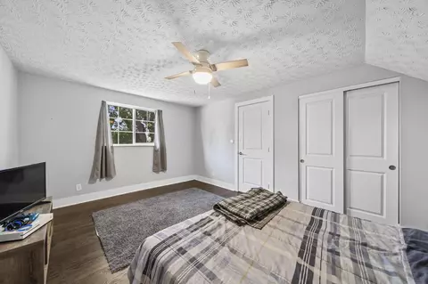 Bedroom - 585 Edgewood Dr, Circleville, OH 43113 photo 7 of 7