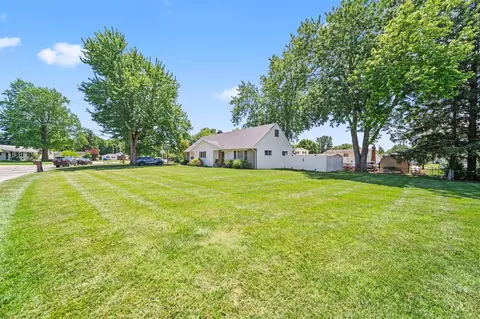 Exterior - 585 Edgewood Dr, Circleville, OH 43113 photo 9 of 18