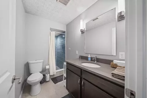 Bath - 585 Edgewood Dr, Circleville, OH 43113 photo 1 of 4