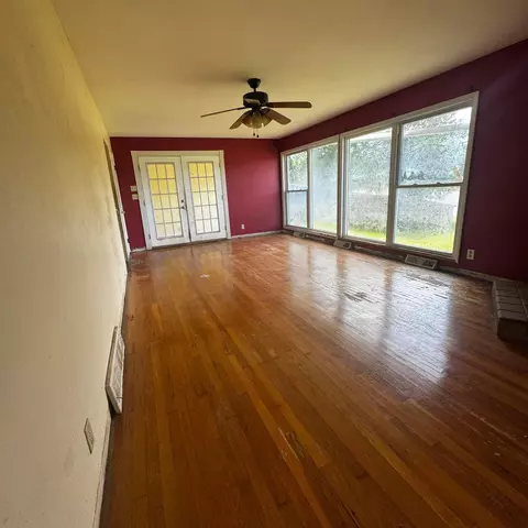 Living - 2136 E Home Rd, Springfield, OH 45503 photo 1 of 2