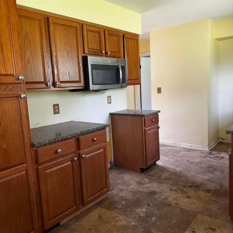 Kitchen - 2136 E Home Rd, Springfield, OH 45503 photo 4 of 4