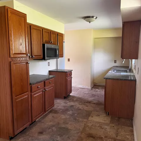 Kitchen - 2136 E Home Rd, Springfield, OH 45503 photo 3 of 4