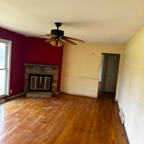 Living - 2136 E Home Rd, Springfield, OH 45503 photo 2 of 2