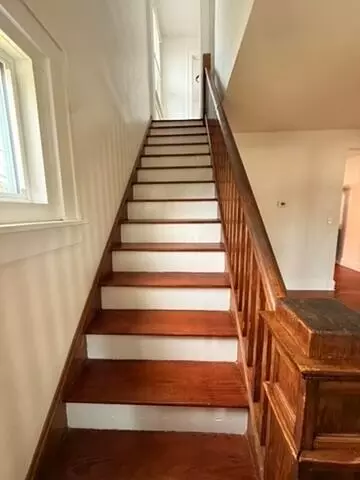 Entry Way - 1245 E Chestnut St, Lancaster, OH 43130 photo 5 of 6
