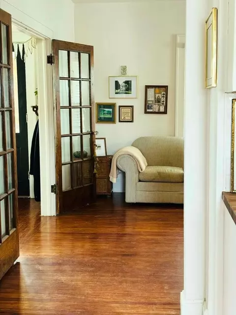 Entry Way - 1245 E Chestnut St, Lancaster, OH 43130 photo 4 of 6