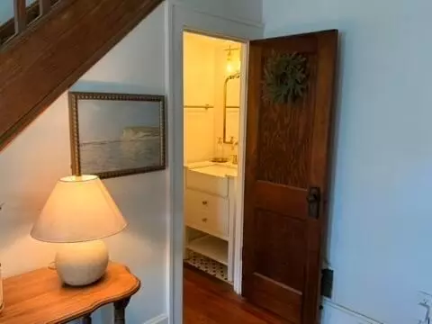 Entry Way - 1245 E Chestnut St, Lancaster, OH 43130 photo 3 of 6