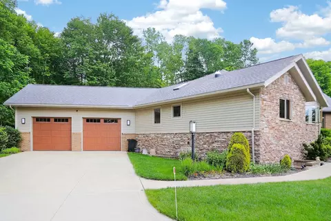 Exterior - 660 King Beach Dr, Howard, OH 43028 photo 6 of 10