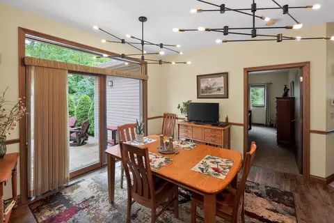 Dining - 660 King Beach Dr, Howard, OH 43028 photo 2 of 2