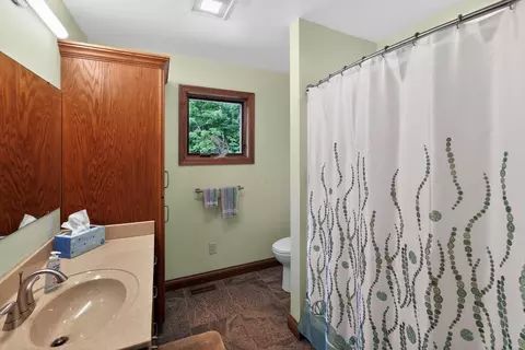 Bath - 660 King Beach Dr, Howard, OH 43028 photo 4 of 5