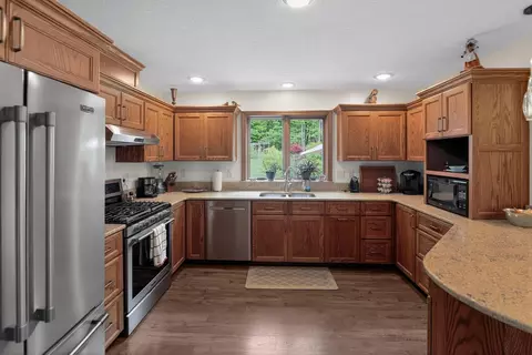 Kitchen - 660 King Beach Dr, Howard, OH 43028 photo 2 of 5