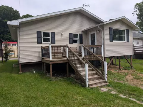 20 S High St, Glouster, OH 45732