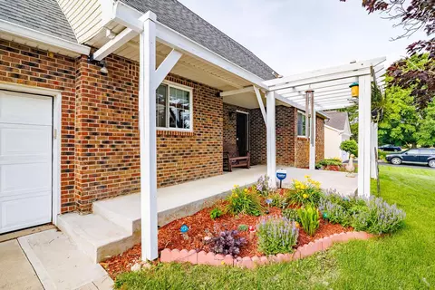 6378 Youngland Dr, Columbus, OH 43228