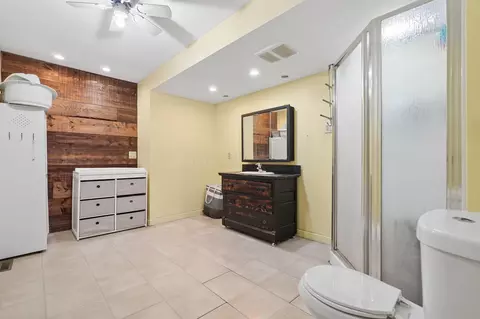 Bath - 412 S Washington St, Circleville, OH 43113 photo 1 of 2