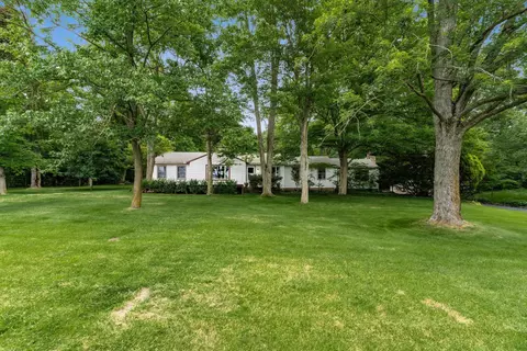 7945 Riverside Dr, Powell, OH 43065