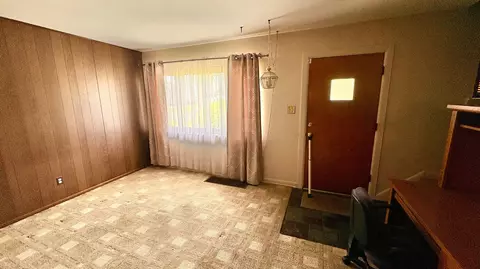 Living - 3321 Eakin Rd, Columbus, OH 43204 photo 3 of 3