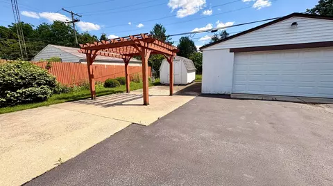 Exterior - 3321 Eakin Rd, Columbus, OH 43204 photo 5 of 6