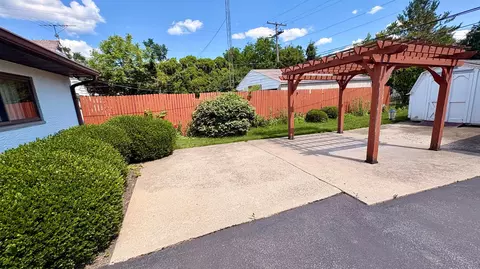 Exterior - 3321 Eakin Rd, Columbus, OH 43204 photo 4 of 6