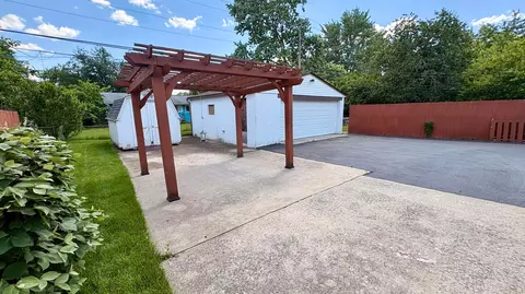 Exterior - 3321 Eakin Rd, Columbus, OH 43204 photo 6 of 6