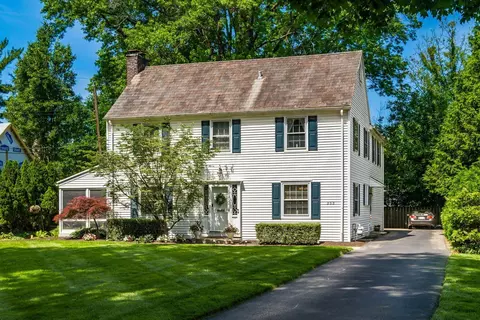 353 Stanbery Ave, Bexley, OH 43209