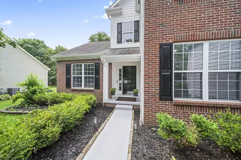 6835 Bishops Crossing Cir, Dublin, OH 43016