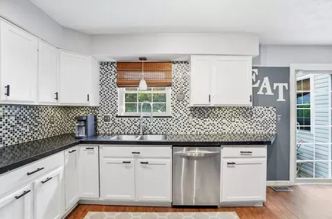 Kitchen - 692 Crofton Loop, Delaware, OH 43015 photo 4 of 6