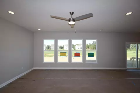 Living - 1473 Pieper Ln, Delaware, OH 43015 photo 2 of 3