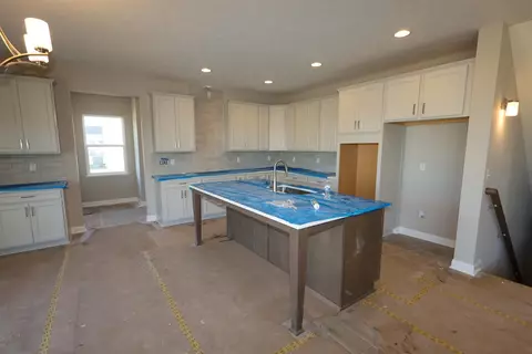 Kitchen - 1473 Pieper Ln, Delaware, OH 43015 photo 2 of 3