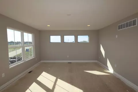 Living - 1473 Pieper Ln, Delaware, OH 43015 photo 3 of 3