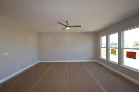 Living - 1473 Pieper Ln, Delaware, OH 43015 photo 1 of 3