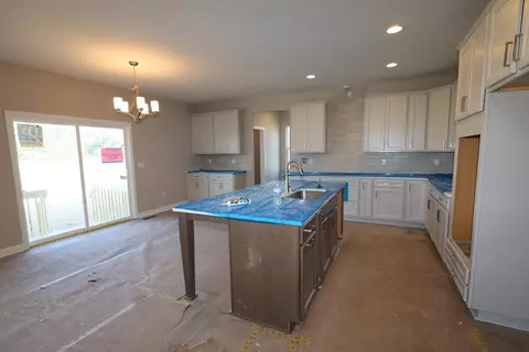Kitchen - 1473 Pieper Ln, Delaware, OH 43015 photo 3 of 3