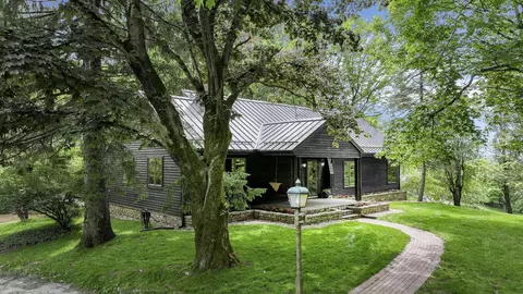 3940 Hankinson Rd, Granville, OH 43023