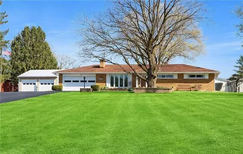 335 Walker Dr, Zanesville, OH 43701